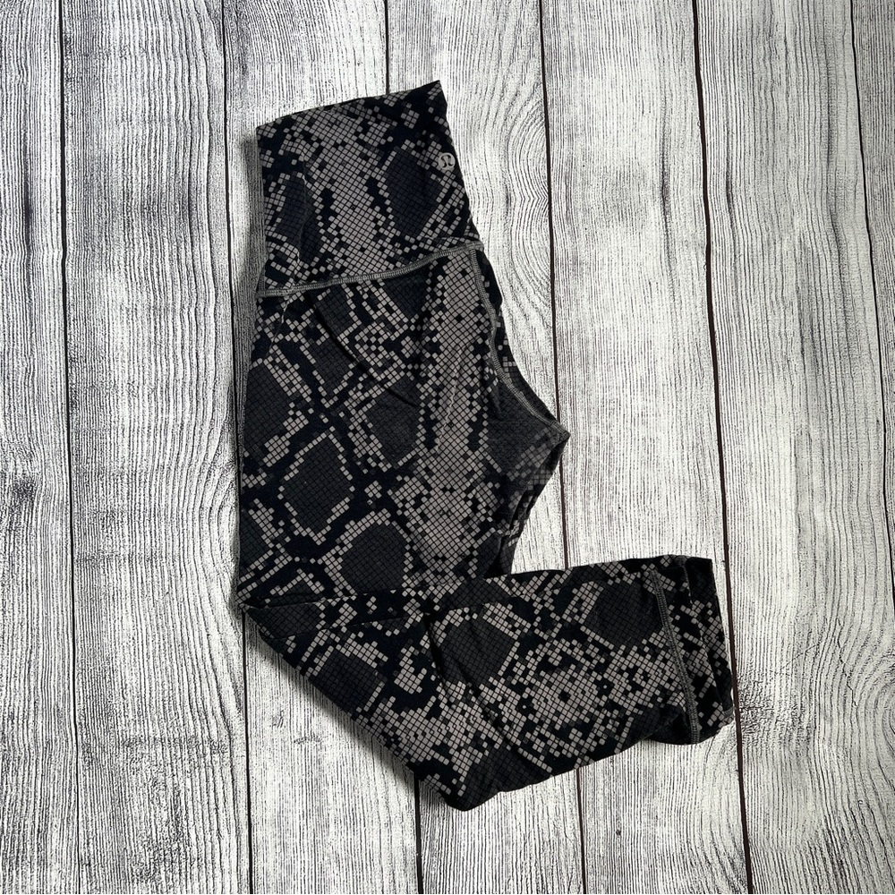 Lululemon Wunder Under Crop III *Full-On Luon